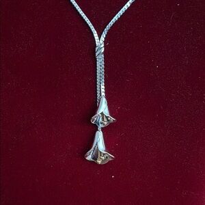 Elegant Silver Floral Pendant Necklace